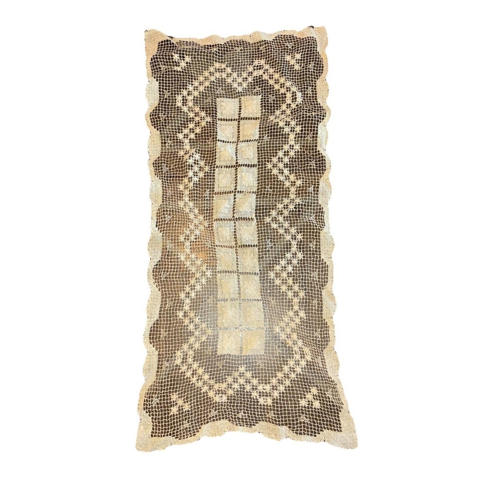 Vintage Doily Table Runner Handmade Ivory Bobbin Lace 31x13"